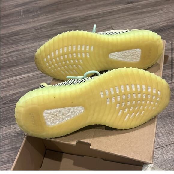 Adidas Yeezy Boost 350-Yeezreel
Non-Reflective yellow green